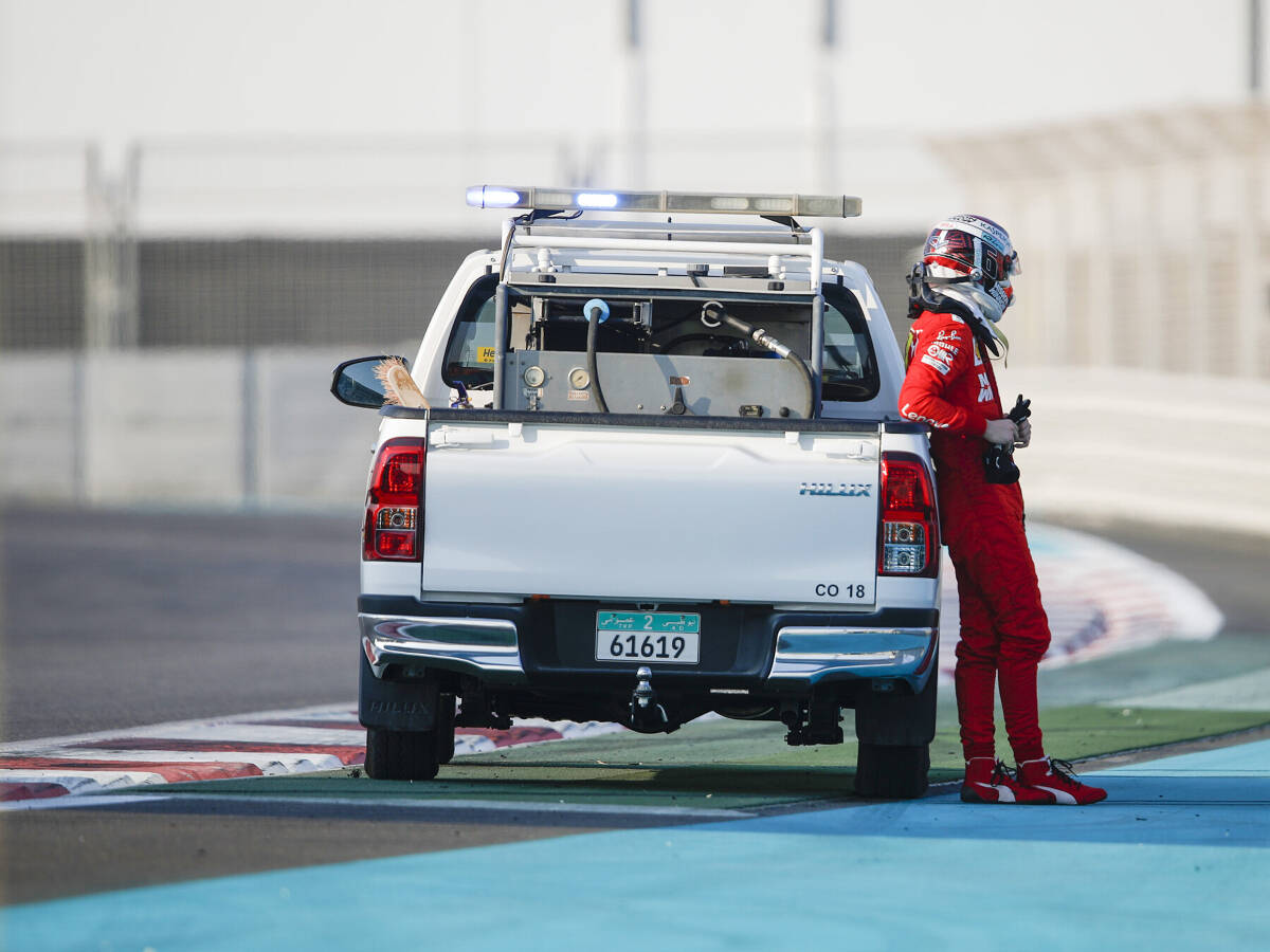 Foto zur News: Formel-1-Test Abu Dhabi: Leclerc crasht am letzten Tag 2019