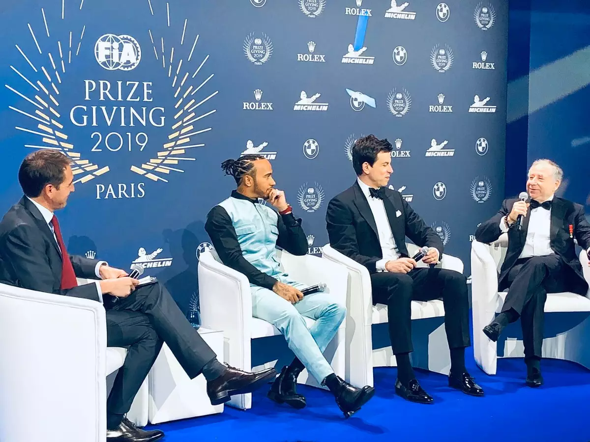 Foto zur News: Lewis Hamilton zündelt: Wer hat Toto Wolff angerufen?