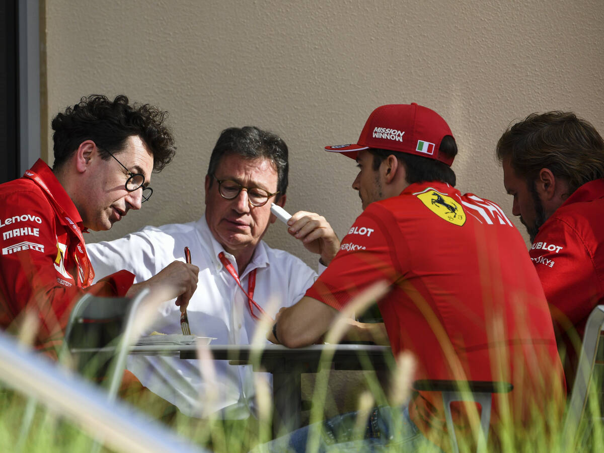 Foto zur News: Ferrari: "Schmeichelhaft, dass Lewis zu uns wechseln möchte"
