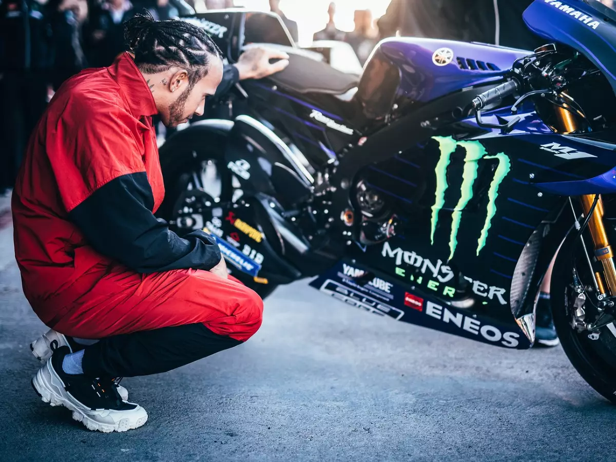 Lewis Hamilton Foto zur News: "Ausrutscher": Heikler Moment bei Lewis Hamiltons MotoGP-Test