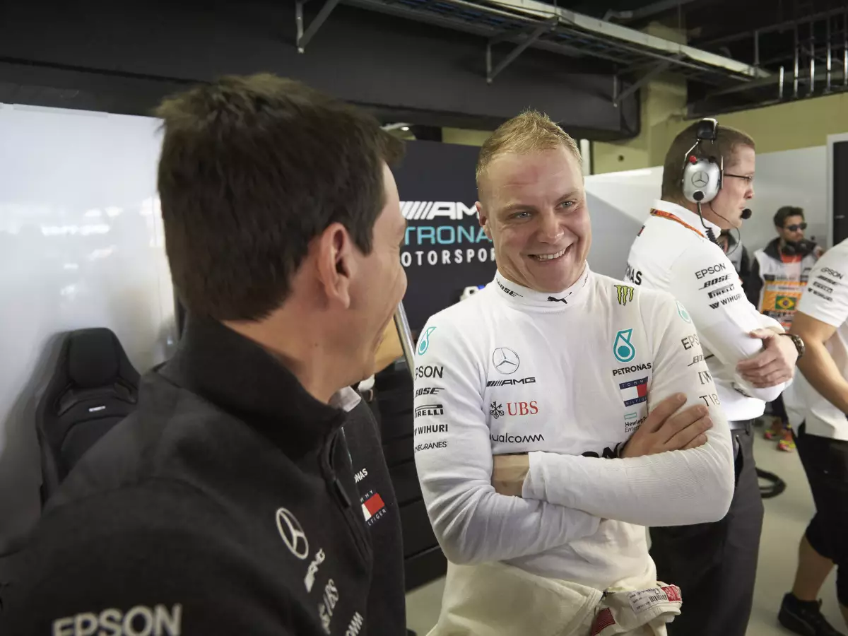 Toto Wolff, Valtteri Bottas Foto zur News: Valtteri Bottas: Vertrags-Unsicherheit 2020 nicht mehr so schlimm