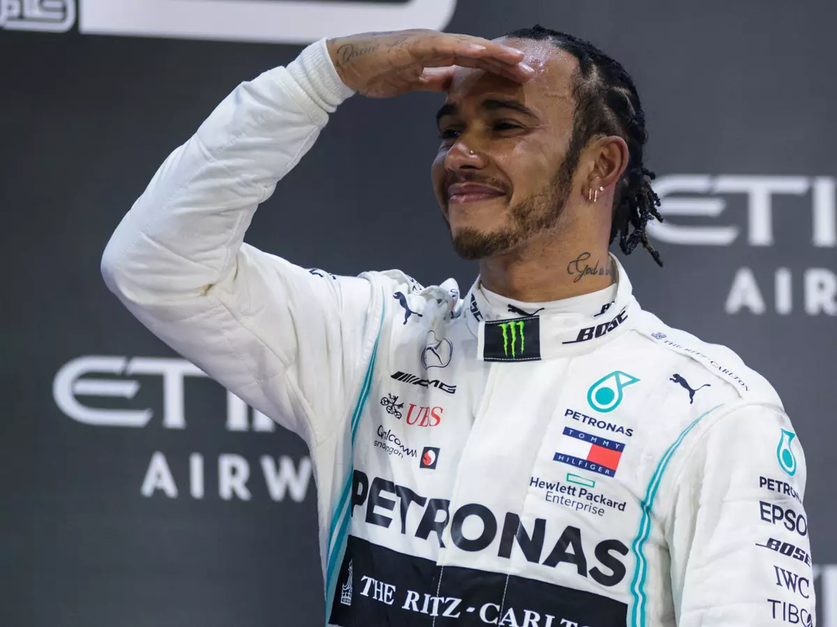 Foto zur News: Fahrerkollegen wählen Lewis Hamilton zum Fahrer des Jahres 2019