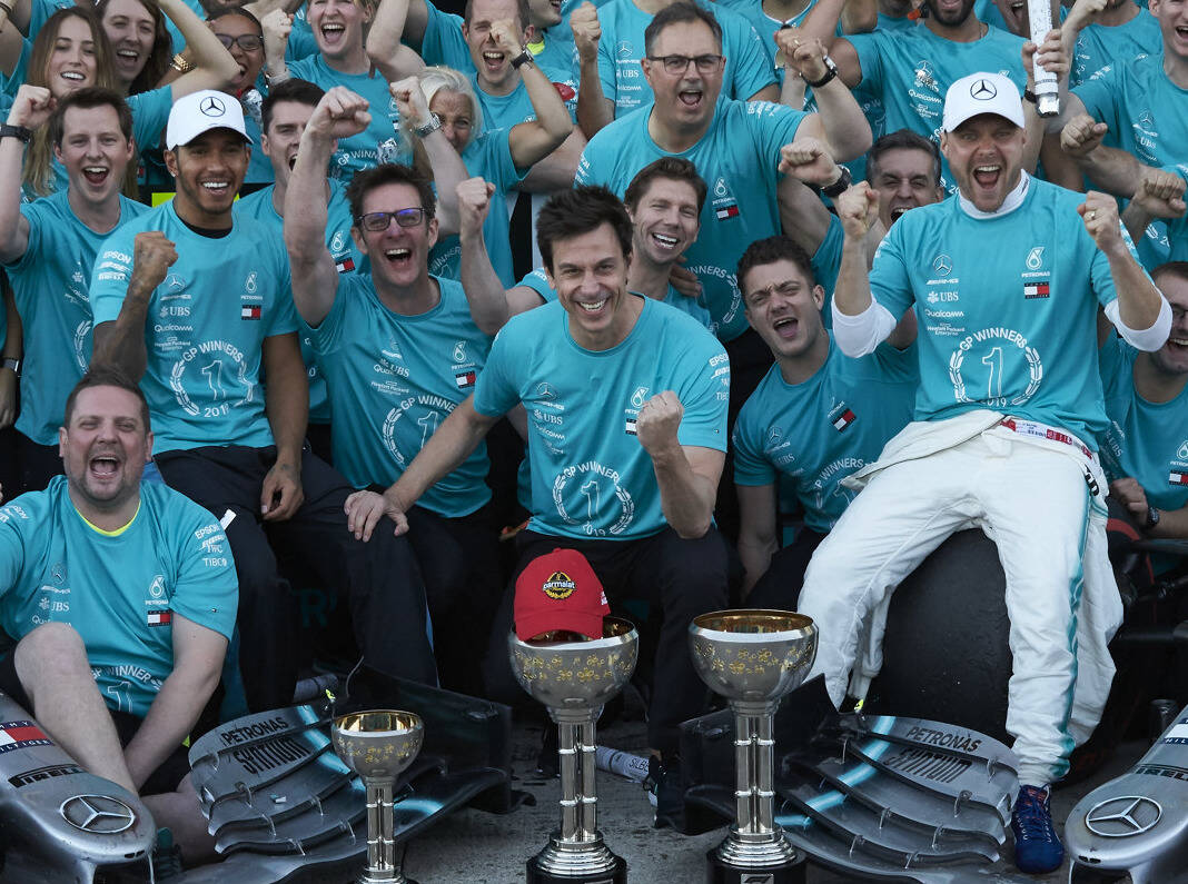 Foto zur News: Trotz Aussicht auf Hamiltons Rekordtitel: Wolff drückt beiden Fahrern die Daumen