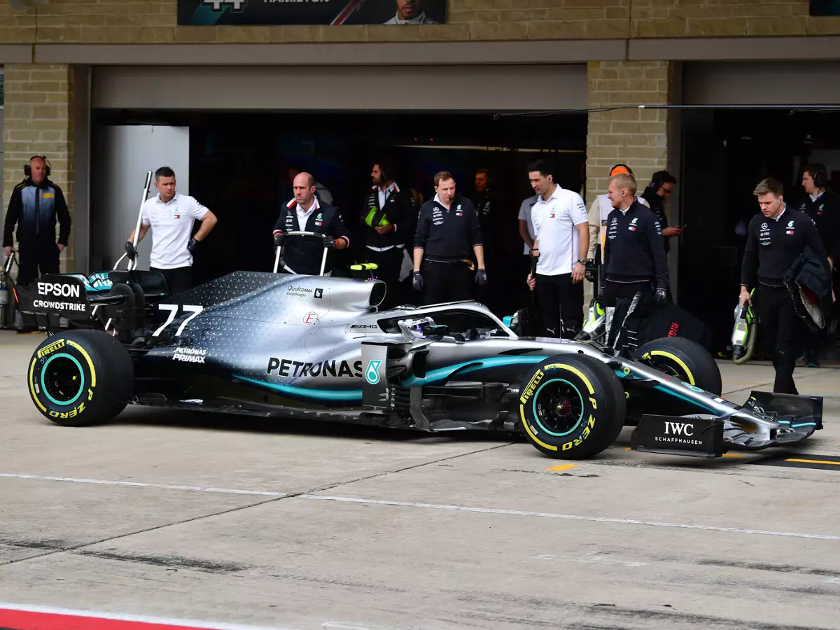 Foto zur News: Valtteri Bottas schaut sich Tricks von Ex-Hamilton-Ingenieur ab