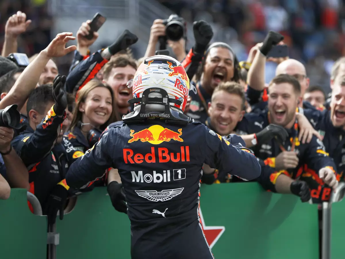 Foto zur News: Max Verstappen: "Irgendwie nett, wenn dir plötzlich alle zuhören"