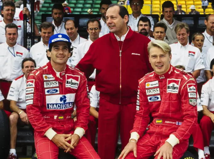 Ayrton Senna, Ron Dennis, Mika Häkkinen Foto zur News: Warum sich Mika Häkkinen 1993 gegen Williams entschied
