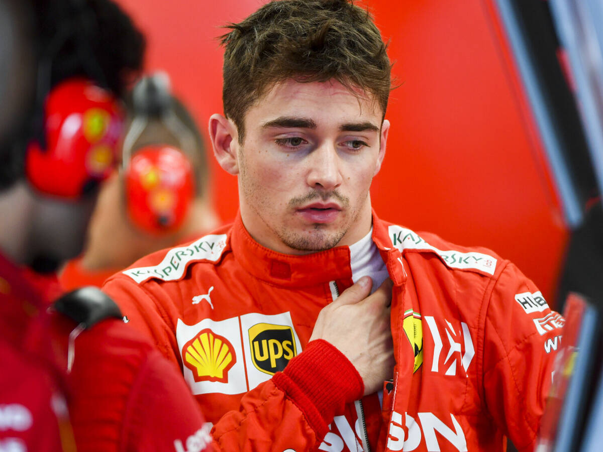 Foto zur News: "Waren ein wenig verärgert": Leclerc reizt Ferrari mit Fallschirmsprung