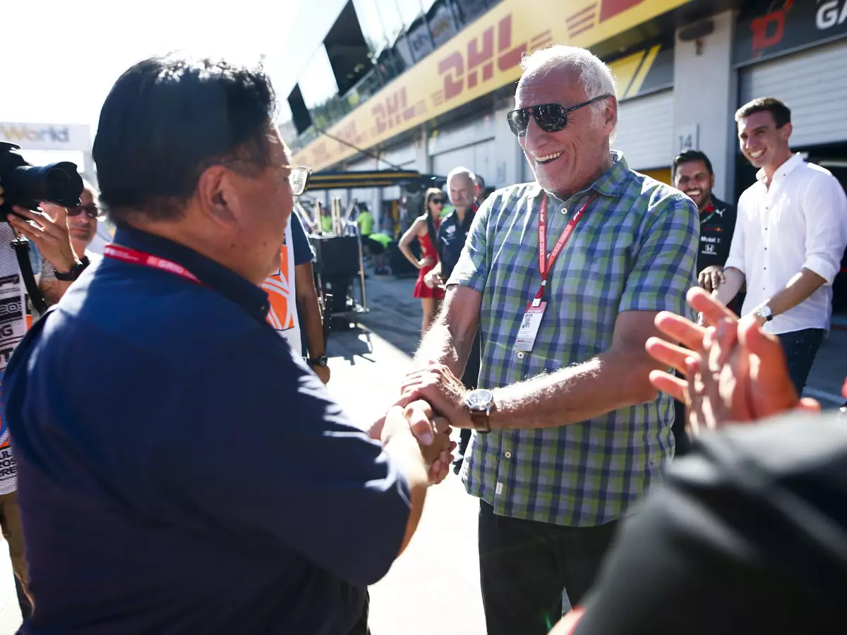 Foto zur News: Dietrich Mateschitz nach Spielberg: Diskussion um Sieg war ihm egal