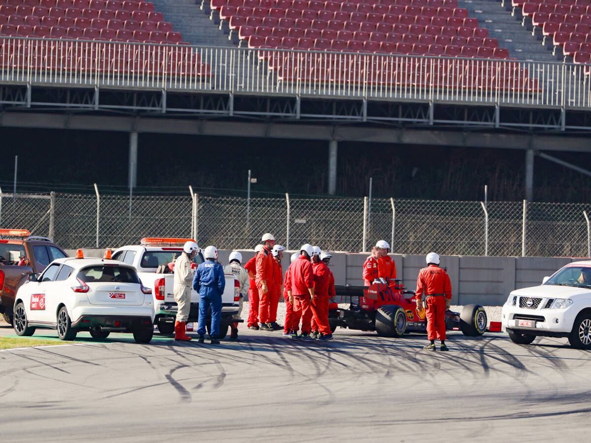 Foto zur News: F1-Test Barcelona: Motorschaden setzt Sebastian Vettel außer Gefecht
