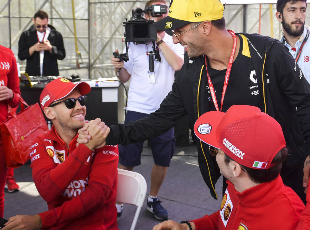 Foto zur News: Daniel Ricciardo: Offen für Ferrari, aber volle Konzentration auf Renault