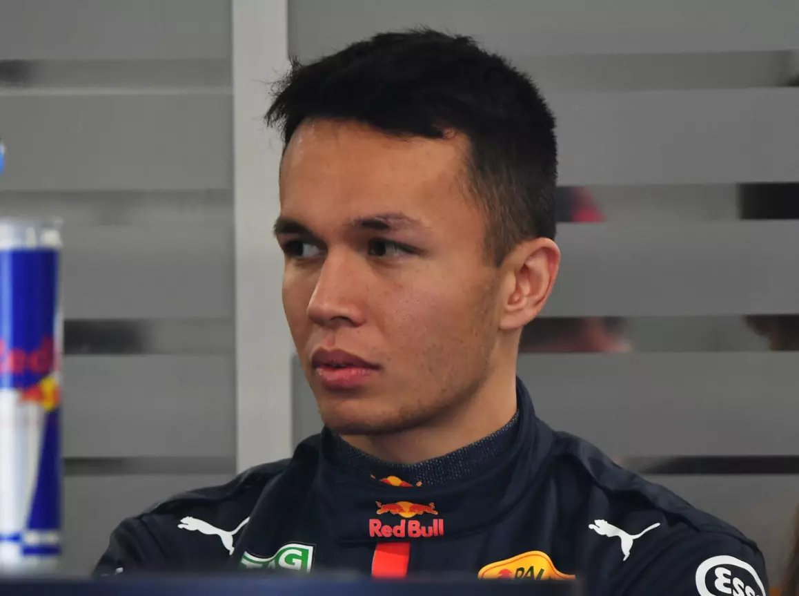 Foto zur News: Alexander Albon: Mercedes bei Tests "enorm" schaumgebremst