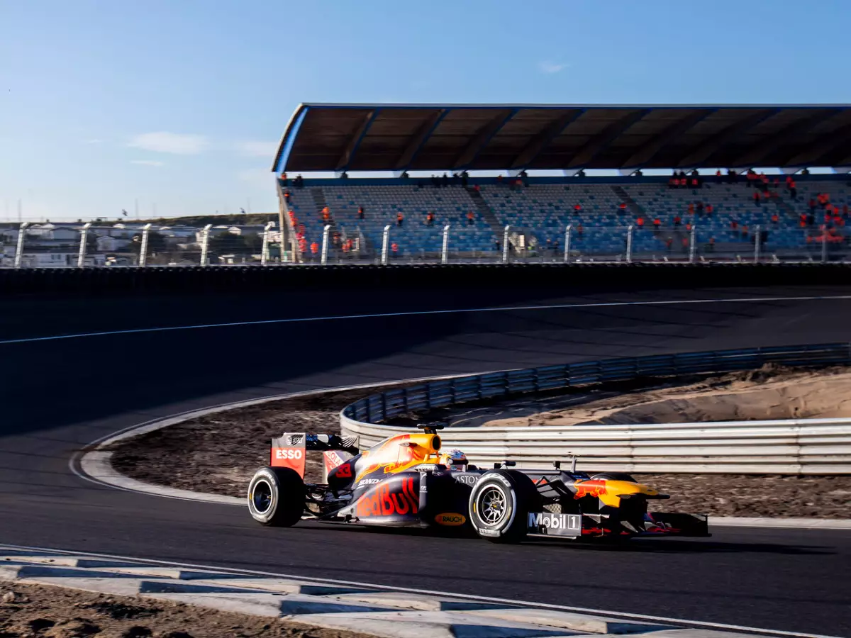 Foto zur News: Video: Max Verstappens erste Runde in Zandvoort