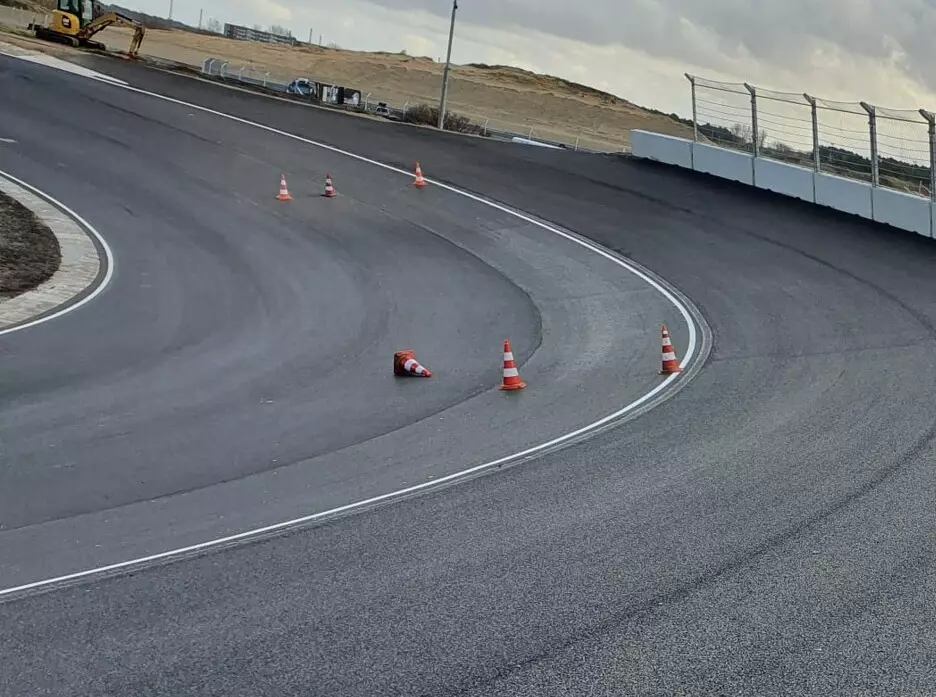 Foto zur News: Trotz Umbau: Verstappen glücklich über Old-School-Charakter in Zandvoort