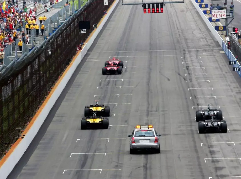 Start zum US-Grand-Prix 2005 in Indianapolis Foto zur News: Max Mosley: "Fans verzeihen Unentschlossenheit nicht"