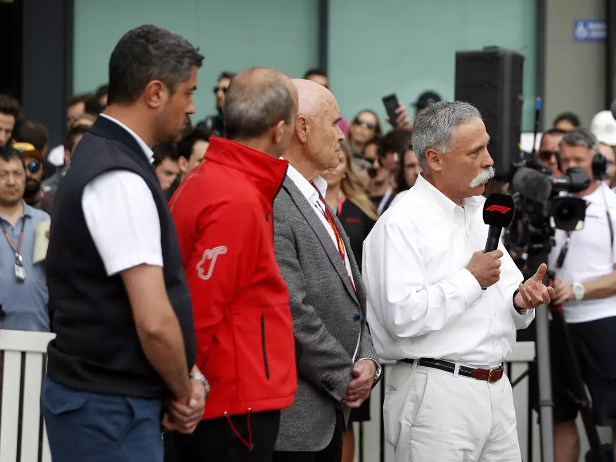 Foto zur News: Offener Brief: Chase Carey entschuldigt sich bei Formel-1-Fans