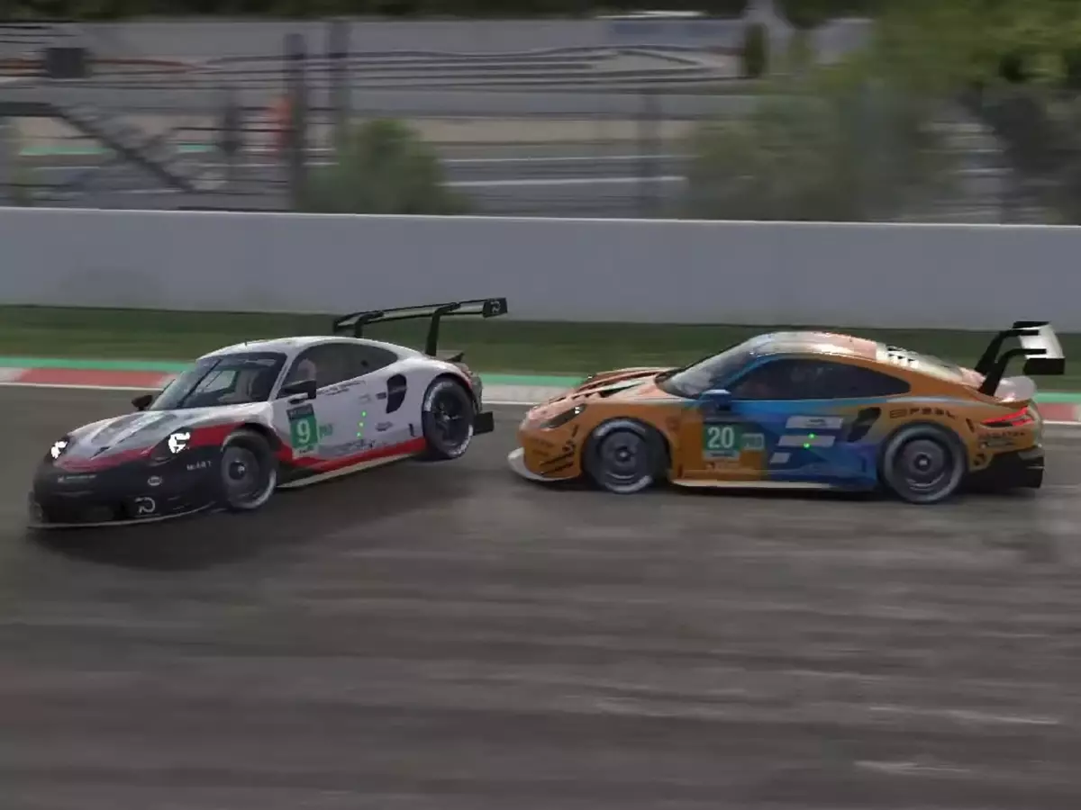 Lando Norris, E-Sport Foto zur News: Norris crasht, Verstappen wird zum "Doppelsieger" im Sim-Racing