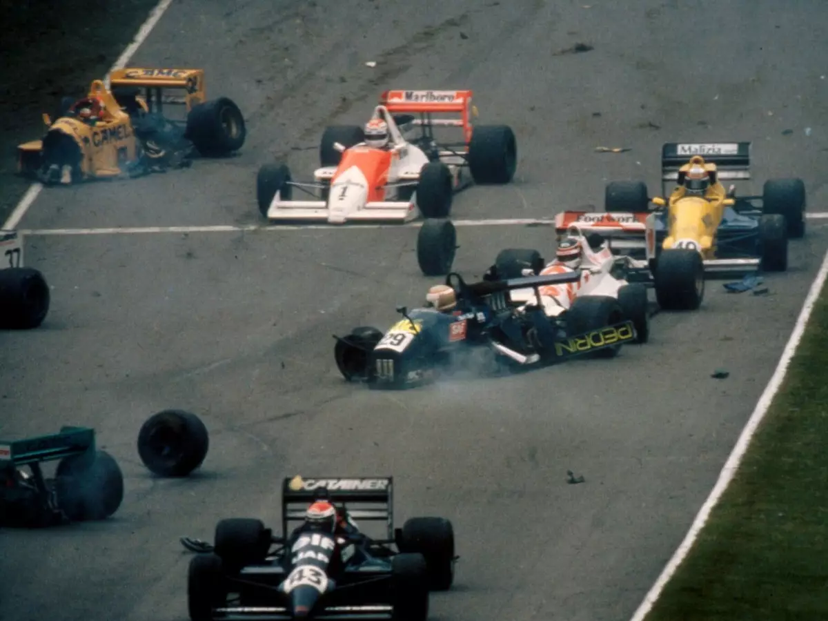 Aguri Suzuki, Johnny Herbert Foto zur News: "Angeschlagen": Das erstaunliche Comeback-Debüt von Herbert 1989