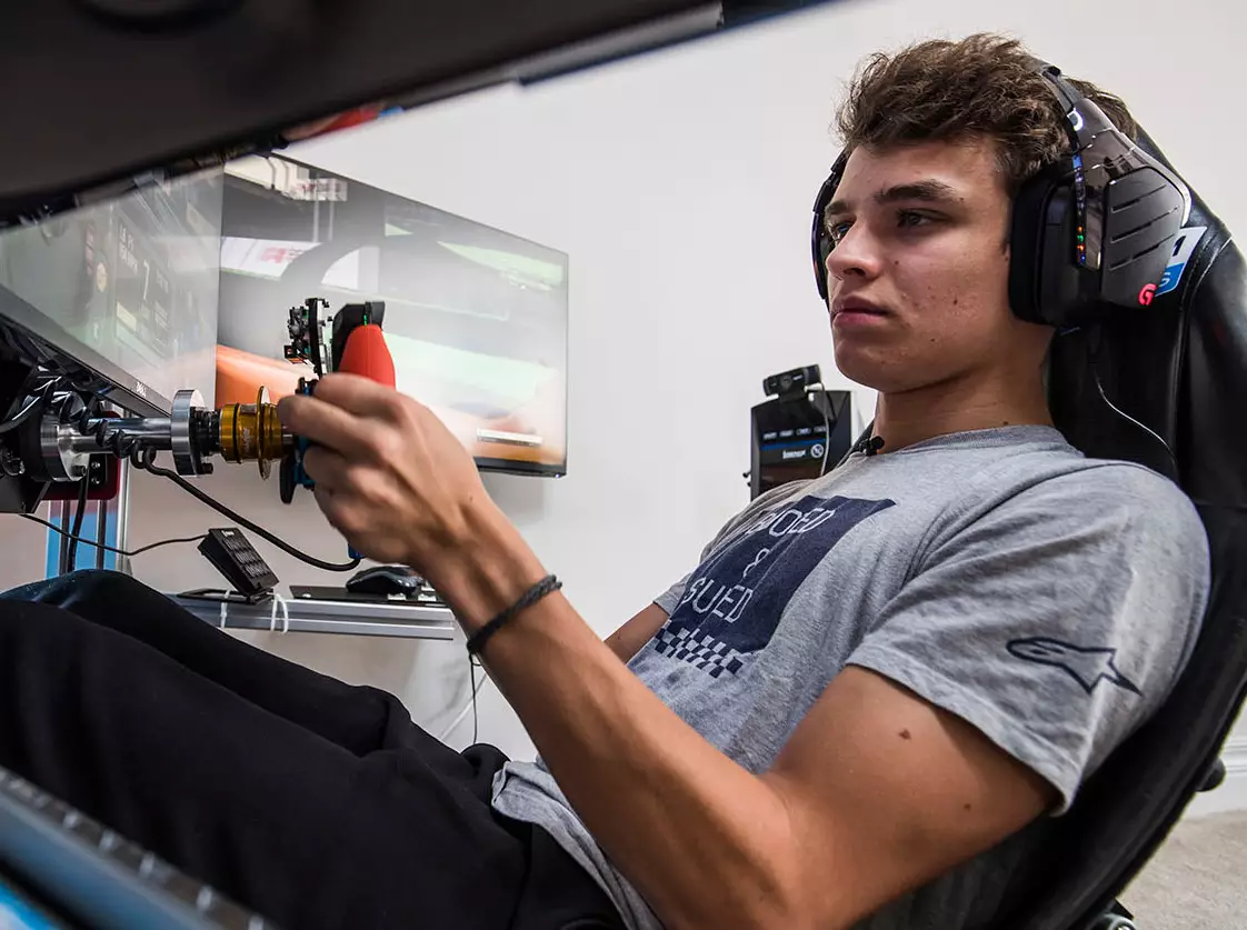 Foto zur News: Nico Rosberg: Warum er E-Sport in der Coronakrise wichtig findet