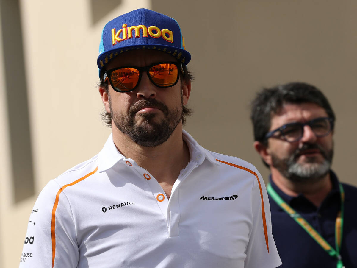 Foto zur News: Kampf gegen Corona: Fernando Alonso spendet Schutzanzüge und Masken