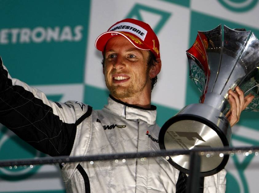 Foto zur News: Der legendäre Malaysia-GP 2009: Button gewinnt stehend, Räikkönen isst Eis
