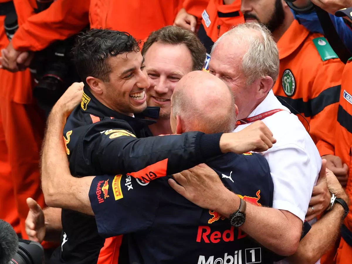 Daniel Ricciardo, Christian Horner, Adrian Newey, Helmut Marko Foto zur News: Daniel Ricciardo zurück zu Red Bull? "Sag niemals nie!"