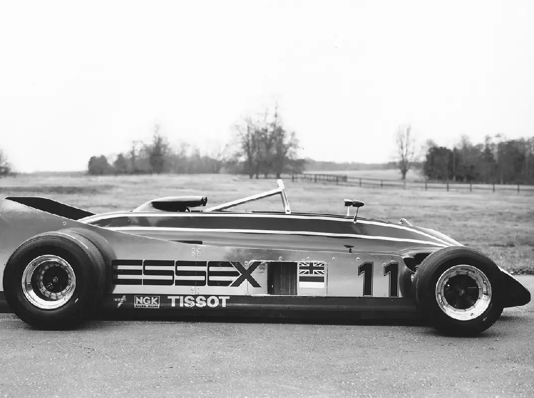 Lotus 88 mit Doppelchassis Foto zur News: Verboten: Der Lotus 88 mit Doppelchassis für die F1-Saison 1981