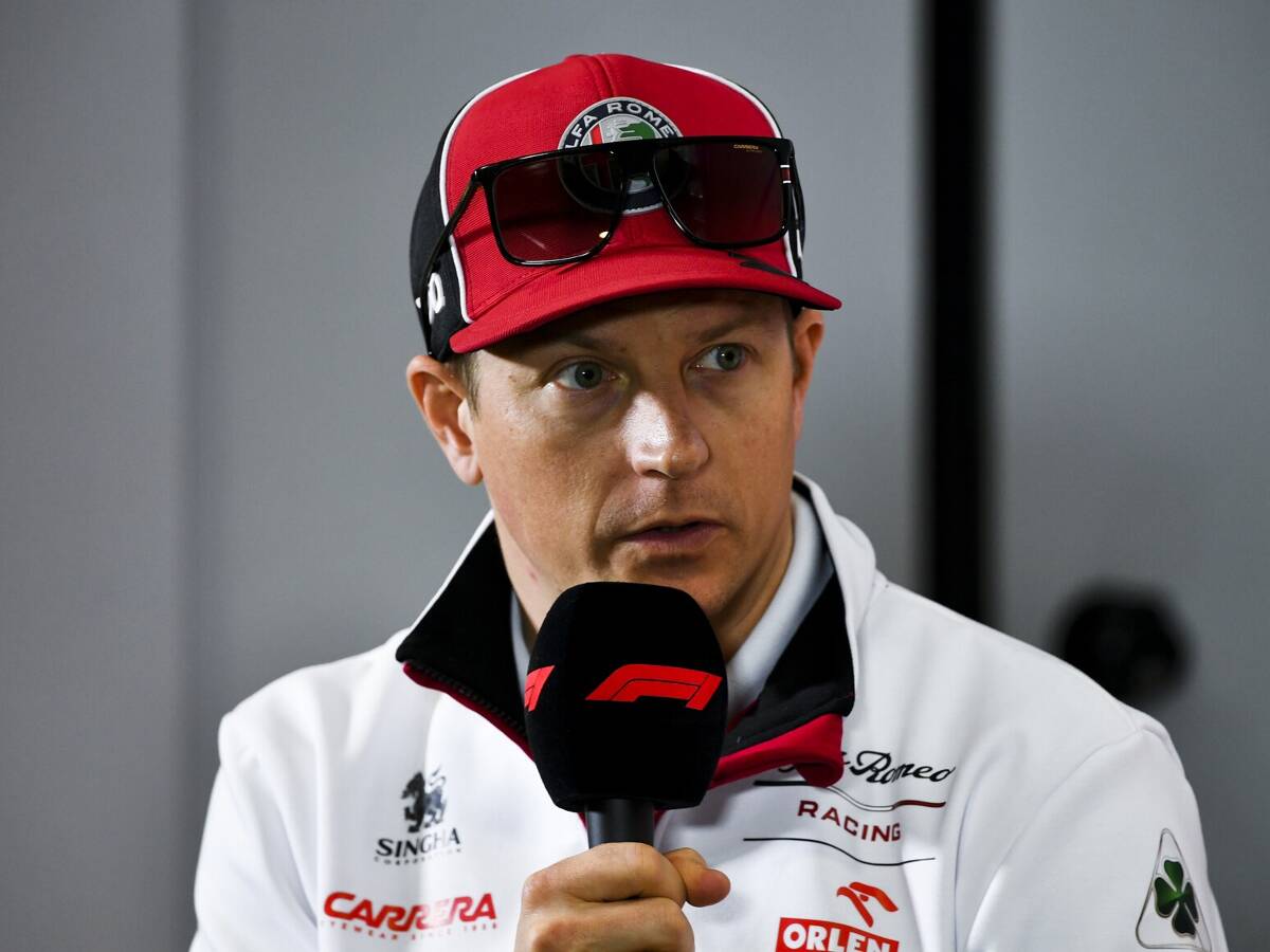 Foto zur News: Kimi Räikkönen liest Gute-Nacht-Geschichte für guten Zweck