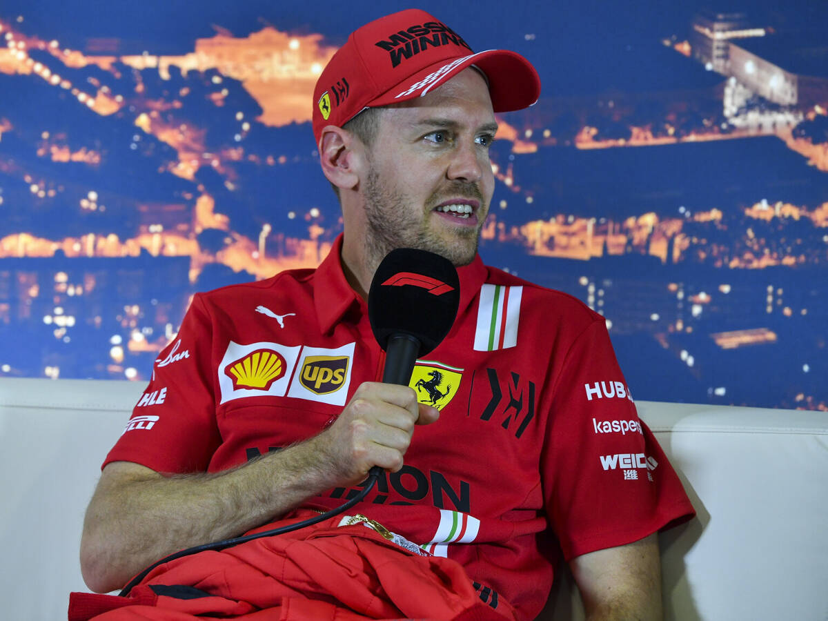 Foto zur News: Vettel über Geisterrennen: "Niemand mag es, vor leeren Tribünen zu fahren"