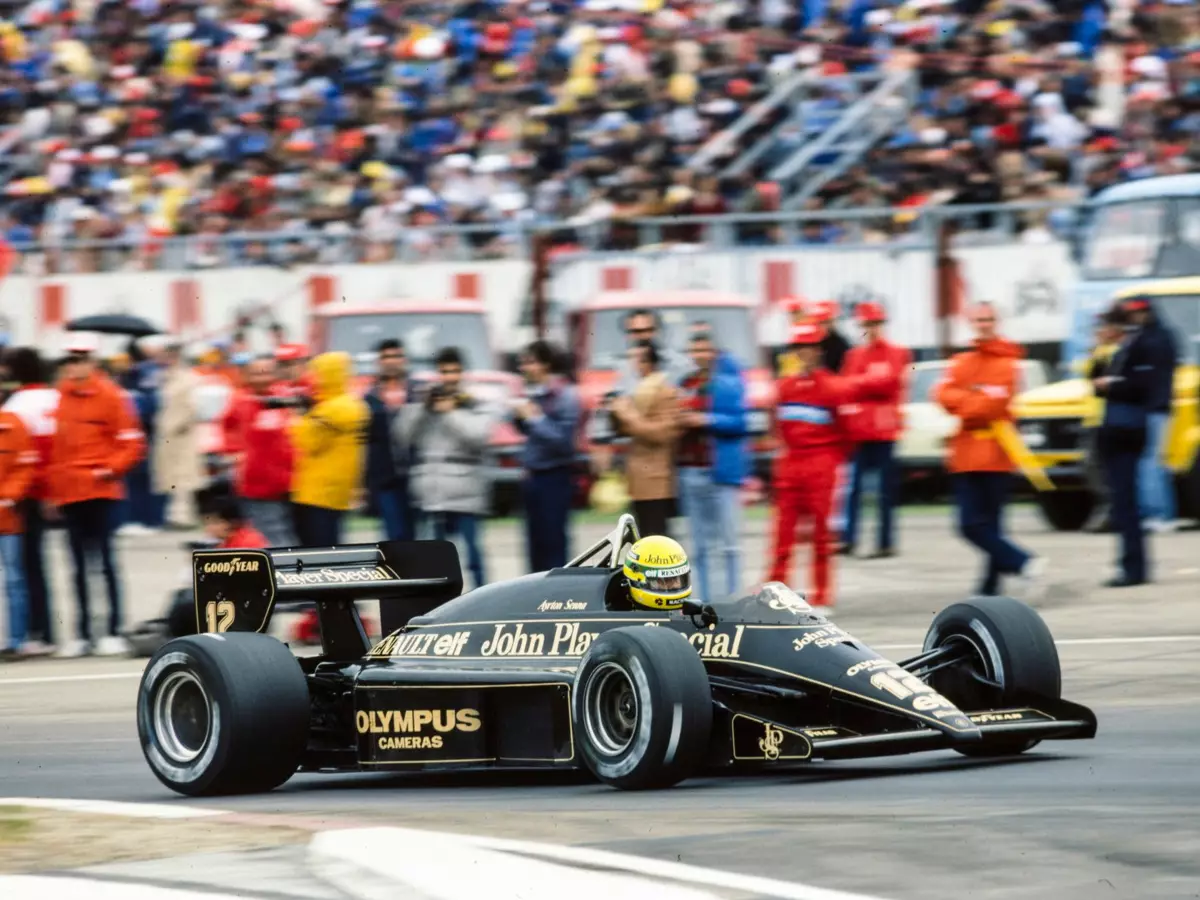 Foto zur News: Imola 1985: Als zu wenig Sprit im Tank nicht nur Senna den Sieg kostete