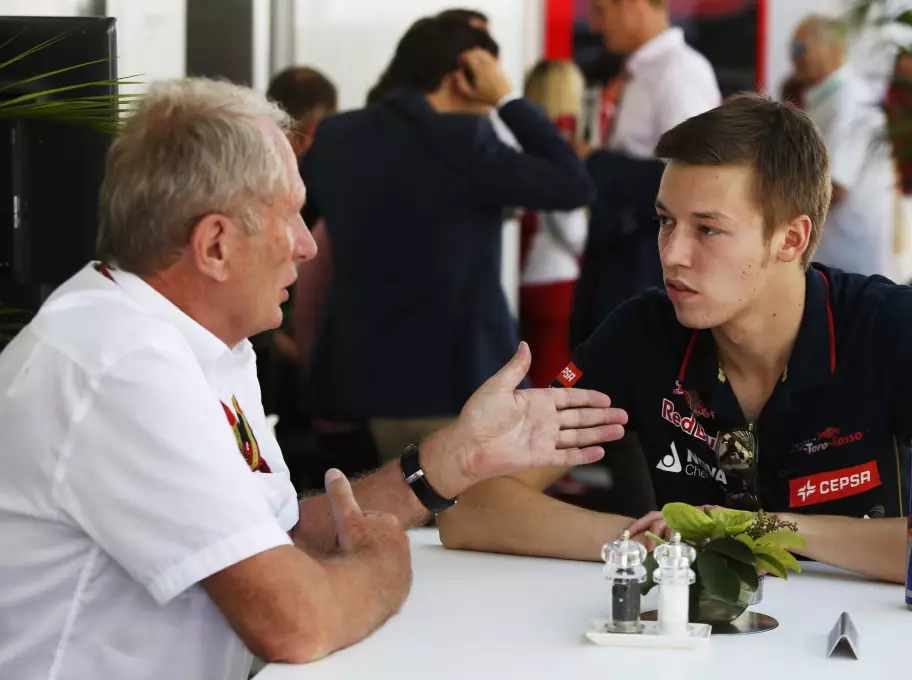 Foto zur News: Wenn Marko den 15-jährigen Kwjat anruft: "Verbesser dich oder du fliegst!"