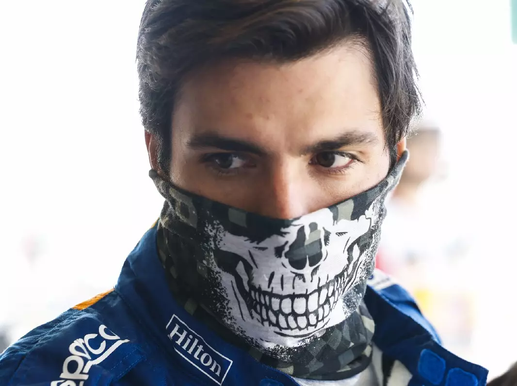 Carlos Sainz Foto zur News: Carlos Sainz: Vertragsverhandlungen mit Ferrari waren "seltsam"