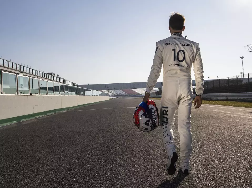Pierre Gasly Foto zur News: Der gläserne Rennfahrer: So könnten die Overalls der Zukunft aussehen
