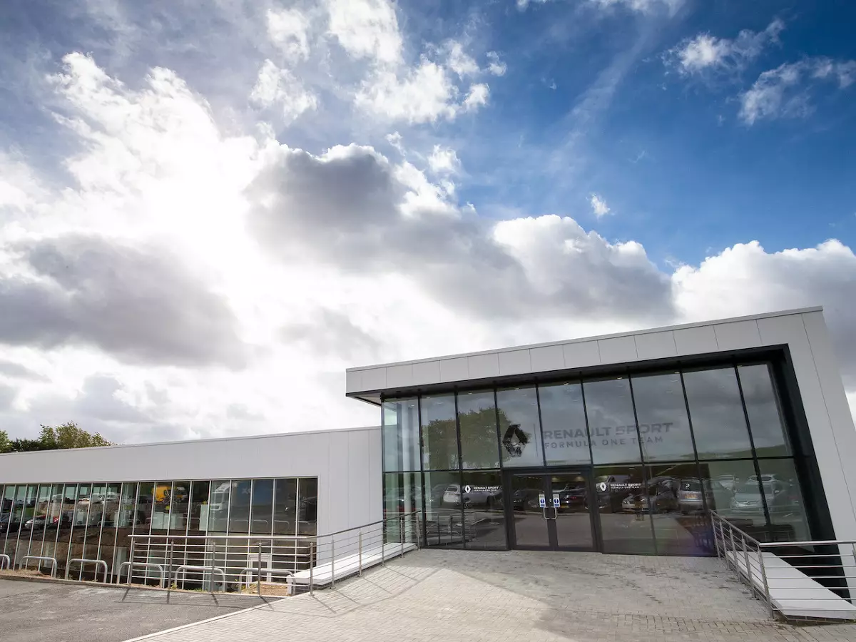 Renault-Fabrik in Enstone Foto zur News: "Renault könnte verschwinden": Abiteboul reagiert auf Ausstiegsgerüchte