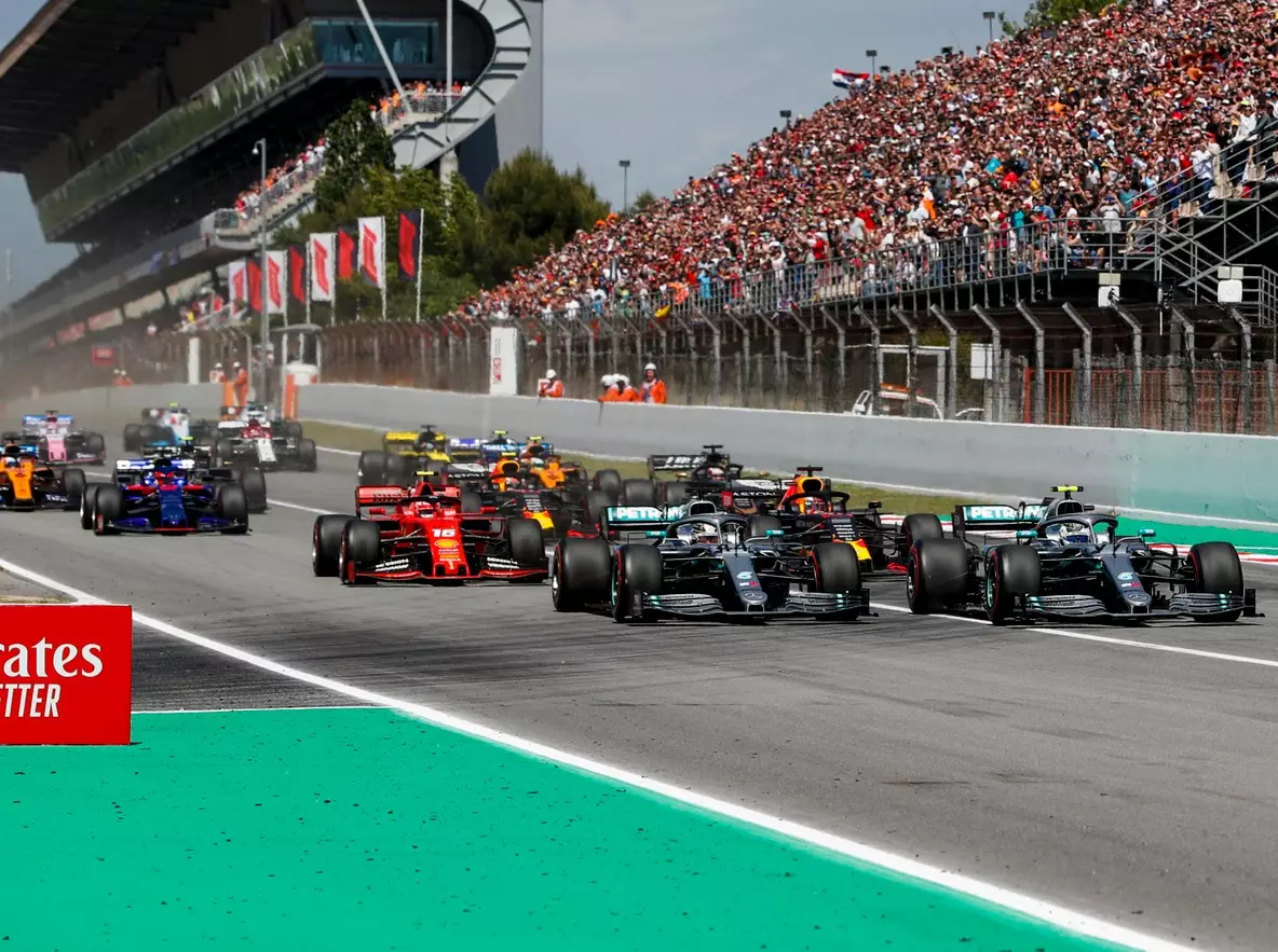 Lewis Hamilton, Valtteri Bottas, Sebastian Vettel Foto zur News: Ex-Designer rechnet ab: F1 braucht keine Ingenieure mehr sondern Anwälte!