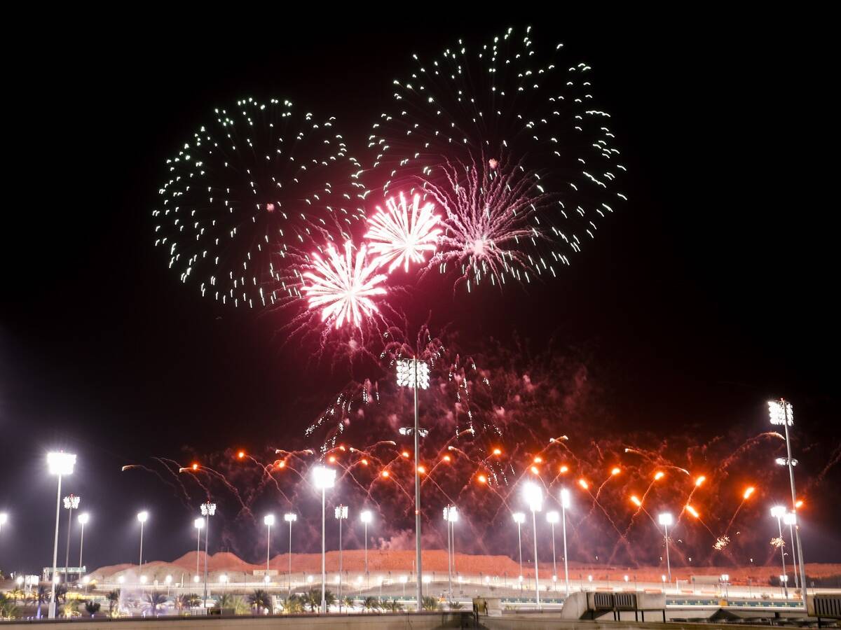 Foto zur News: Große Abschlussfeier: Formel-1-Strecke in Bahrain umfunktioniert