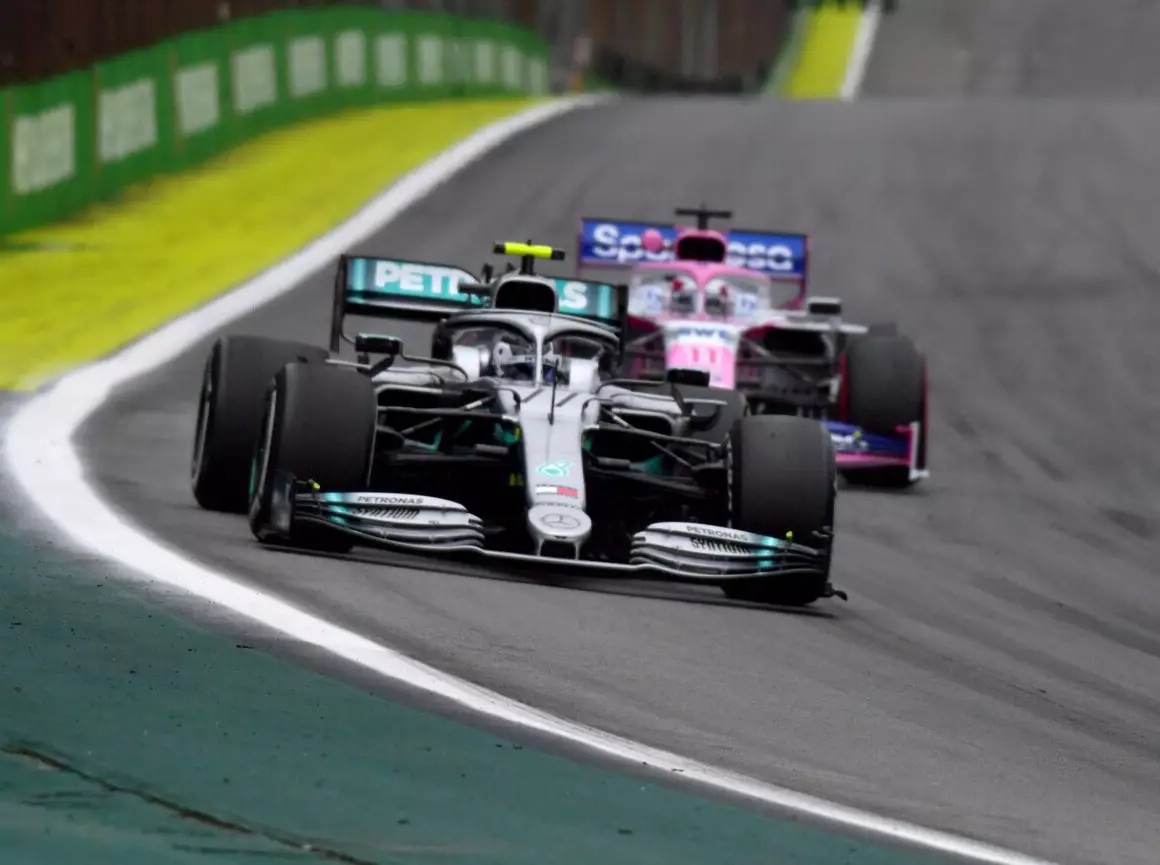 Valtteri Bottas, Sergio Perez Foto zur News: Renault: Spitzenteams werden eigene Partner 2022 als Bedrohung sehen