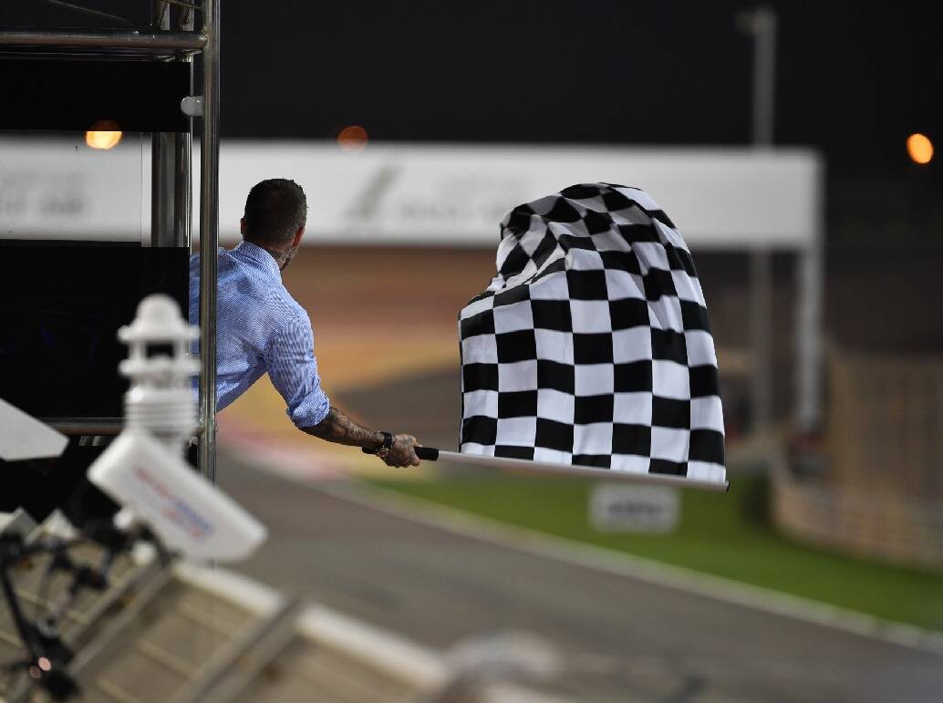 Foto zur News: Für den guten Zweck: F1-Fans können sich Platz auf der Zielflagge kaufen