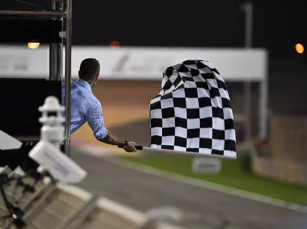 Zielflagge Foto zur News: Für den guten Zweck: F1-Fans können sich Platz auf der Zielflagge kaufen