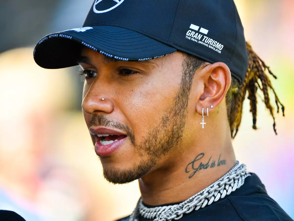 Foto zur News: Hamilton freut sich über neues Design: "Riesiges Dankeschön" an Mercedes