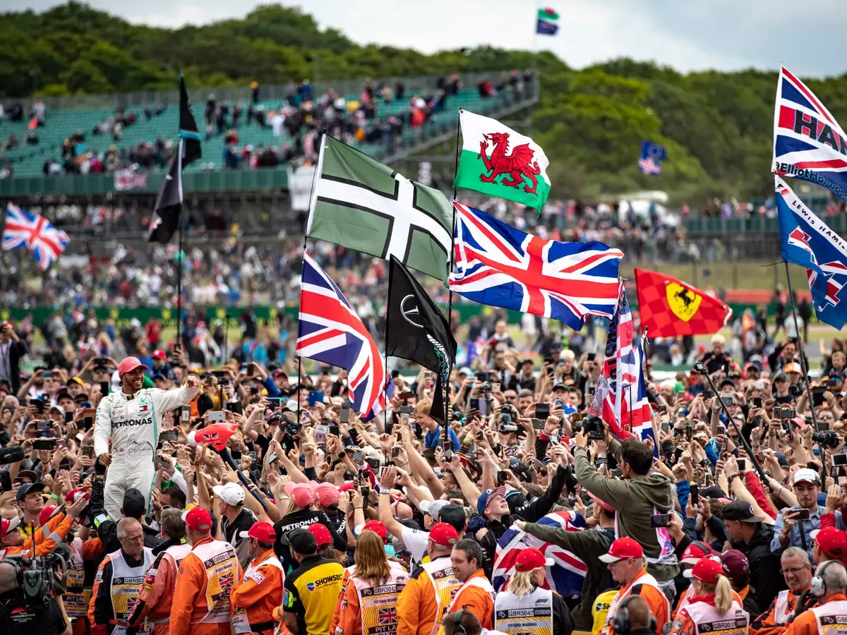 Lewis Hamilton Foto zur News: Polizei warnt Fans: Silverstone-Zaungäste werden nicht toleriert