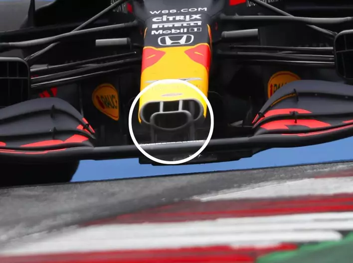Max Verstappen, Nase am Red Bull RB16 Foto zur News: Verstappen ruiniert Frontflügel und Albon geht deswegen leer aus!