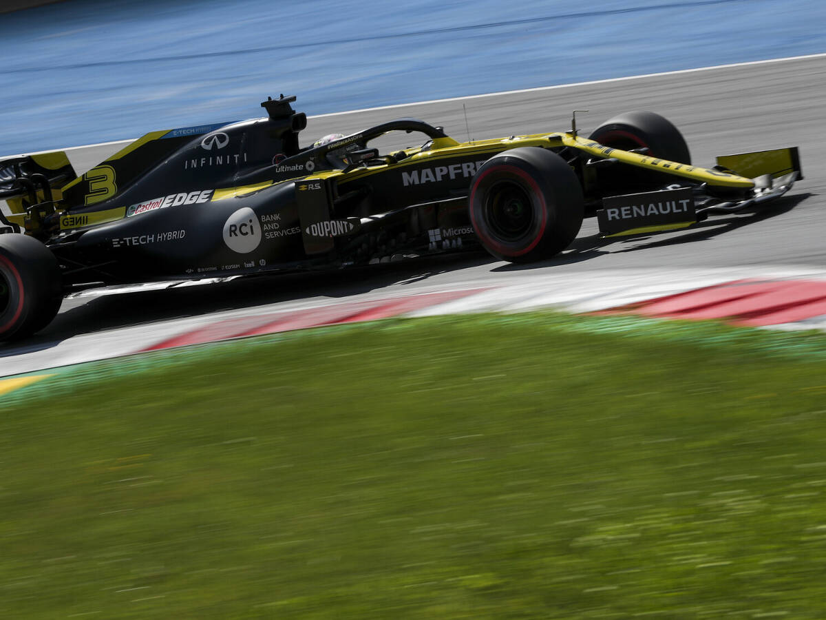 Foto zur News: "Zu sehr reingesteigert": Ricciardo von Bottas-Staubwolke irritiert