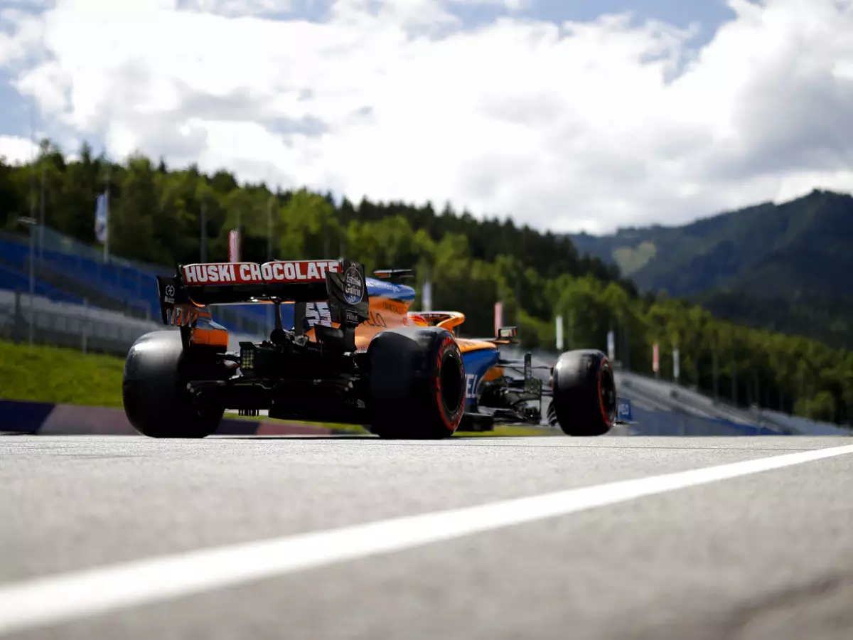 Carlos Sainz Foto zur News: Carlos Sainz: "Es ist eine andere Formel 1 als 2019"