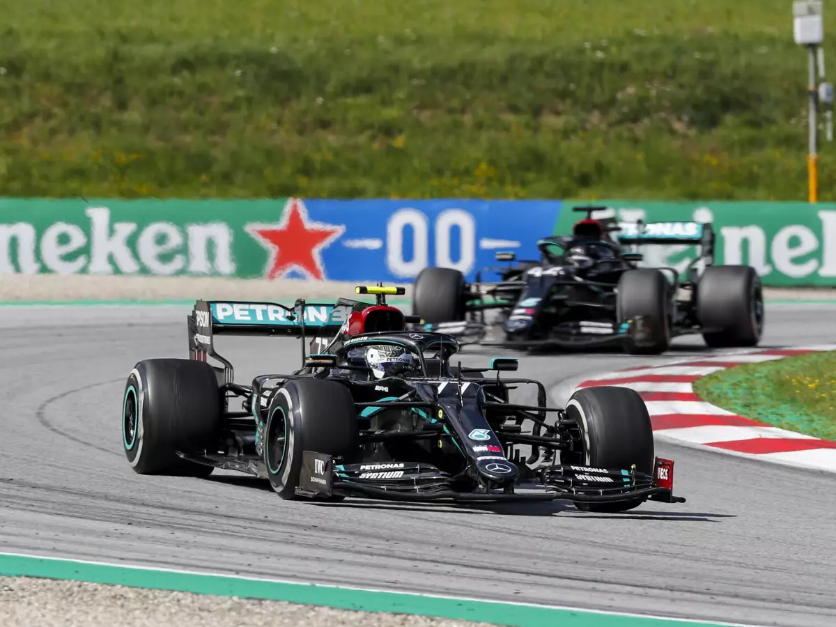 Foto zur News: Hamilton: Safety-Car brachte Alternativ-Strategie gegen Bottas durcheinander