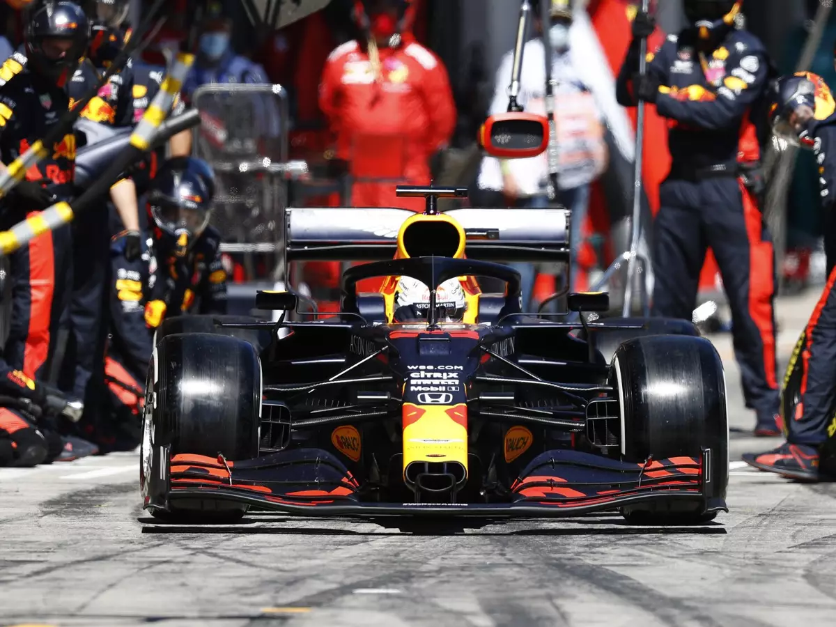 Max Verstappen Foto zur News: Red Bull plant zweiten Grand Prix mit identischer Nase, aber welcher?