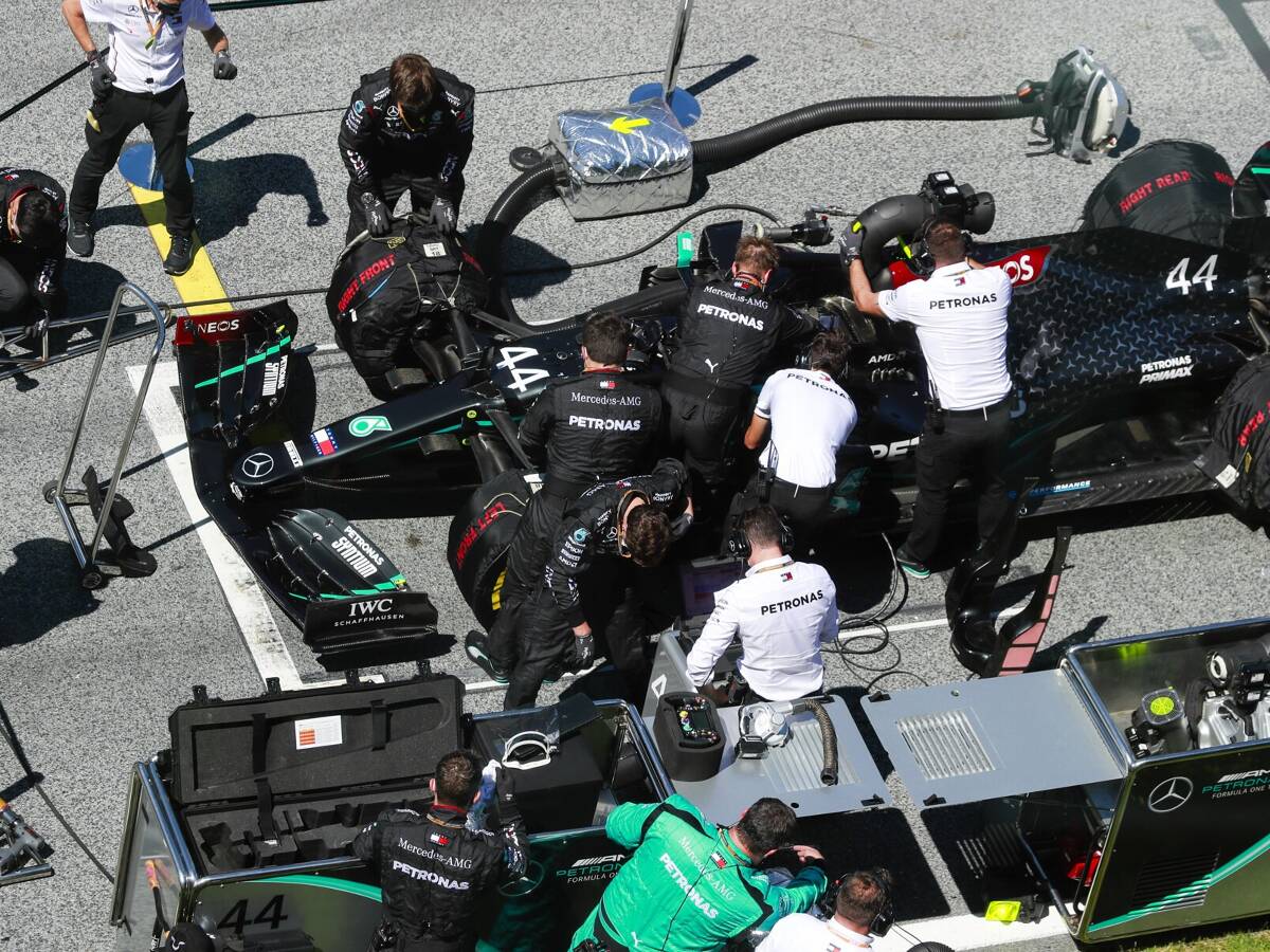 Foto zur News: Wie Red Bull die FIA dazu brachte, Hamilton eine Gridstrafe zu geben