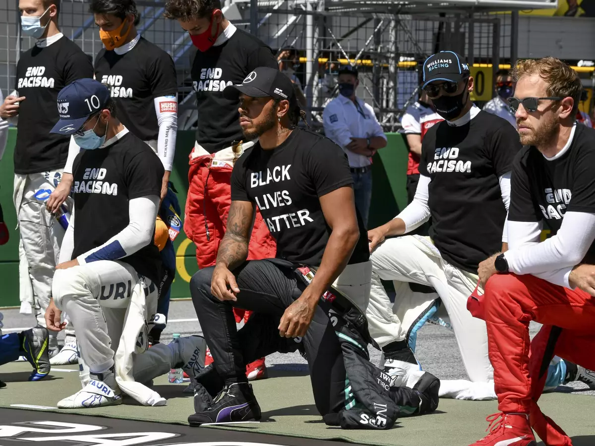 Lewis Hamilton Foto zur News: Geteilter Kniefall in Spielberg: "Was immer du sagst, ist falsch"