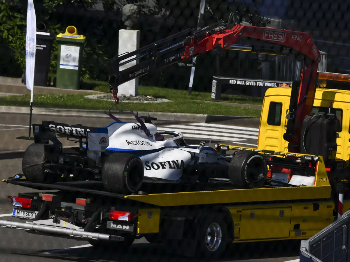 George Russell Foto zur News: Nach Schaden in Österreich: George Russell braucht neuen Mercedes-Motor