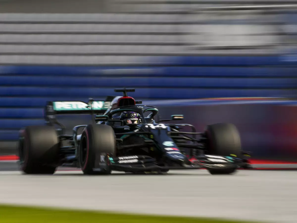 Lewis Hamilton Foto zur News: Hamilton nur auf Platz sechs: Mercedes "tappt ein bisschen im Dunkeln"