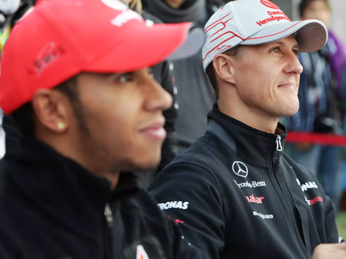 Lewis Hamilton, Michael Schumacher Foto zur News: Hamilton: Werde ständig an Michael Schumachers Größe erinnert